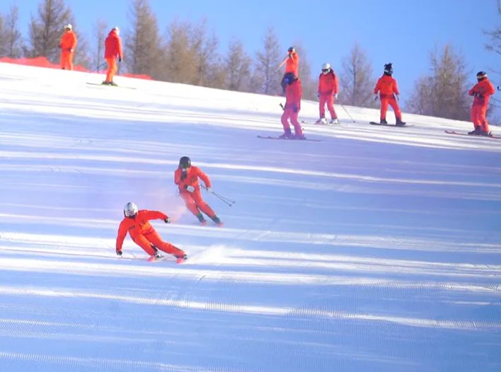 查看雪如意滑雪场教练价格