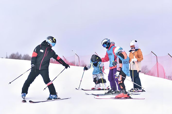 查看云顶滑雪场冬令营价格